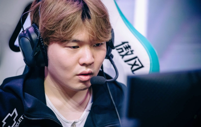 她就展现出 她就展现出